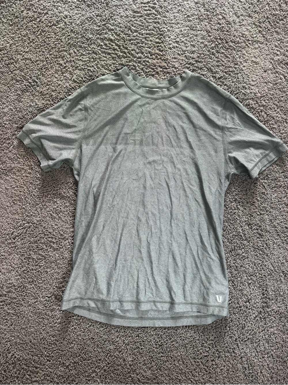 Vuori Men's Performance Tee - Gray
